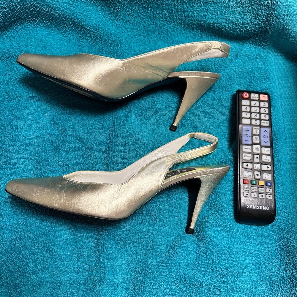 Stuart Weitzman | Gold Heels | size 8 - Picture 8 of 9